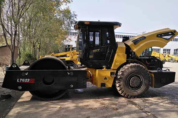 壓路機(jī)駕駛小貼士——壓路機(jī)駕駛注意事項